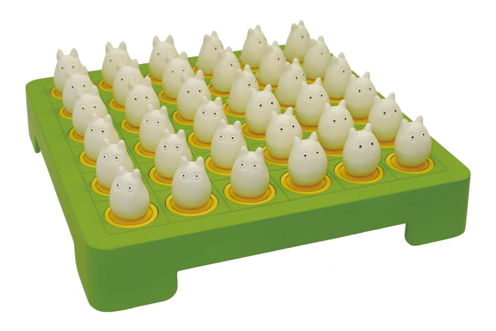 My Neighbor Totoro: Totoro and Kurosuke Reversi Board Game Gallery Image 5