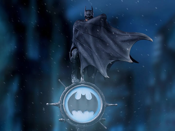 Batman Returns Batman 1/10 Deluxe Art Scale Limited Edition Statue Gallery Image 1