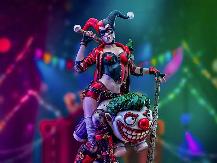 DC Comics Harley Quinn 1/3 Scale Statue Gallery Image 1