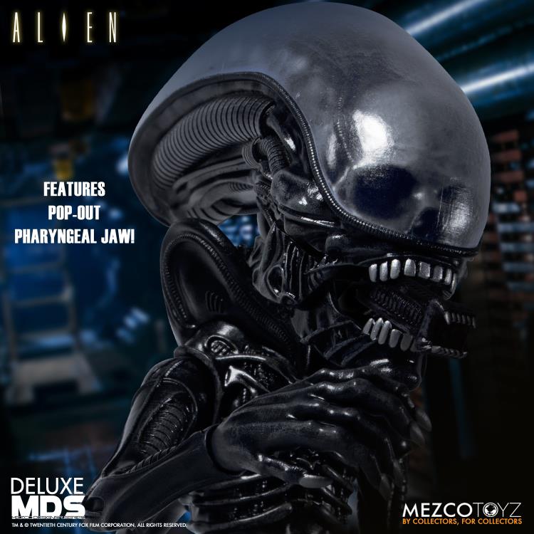 Alien Mezco Designer Series Deluxe Alien Set Gallery Image 5