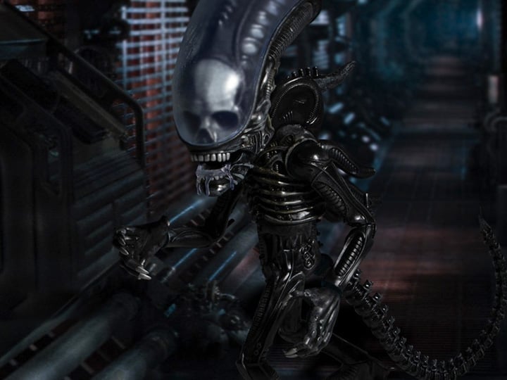 Alien Mezco Designer Series Deluxe Alien Set Gallery Image 1
