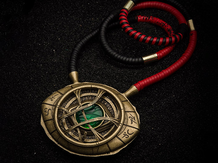 Marvel Doctor Strange Eye of Agamotto Light-Up Pendant Necklace Gallery Image 1