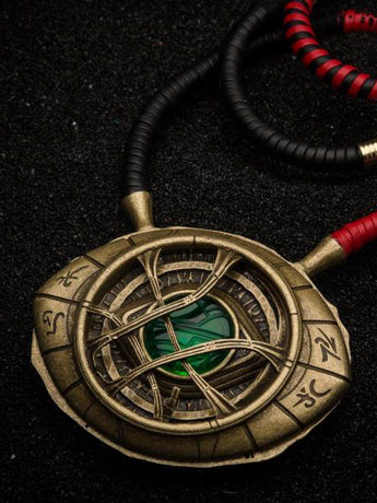 Marvel Doctor Strange Eye of Agamotto Light-Up Pendant Necklace Gallery Image 2