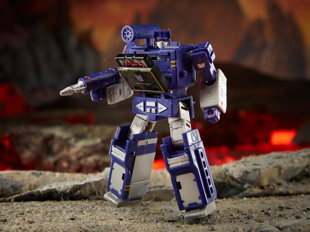 Transformers War for Cybertron: Kingdom Core Soundwave Gallery Image 4