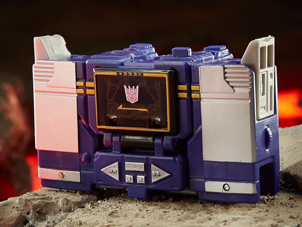 Transformers War for Cybertron: Kingdom Core Soundwave Gallery Image 5