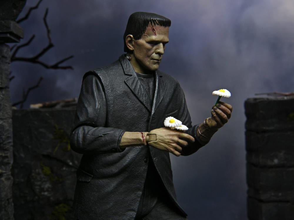 Universal Monsters Ultimate Frankenstein's Monster (Color) 7" Scale Figure Gallery Image 18