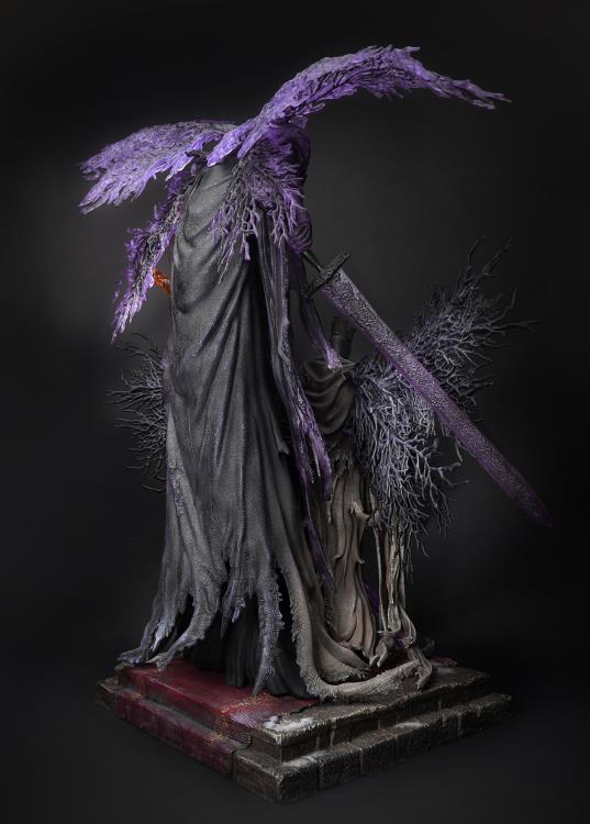 Dark Souls III Pontiff Sulyvahn 1/7 Scale Deluxe Limited Edition Statue Gallery Image 6