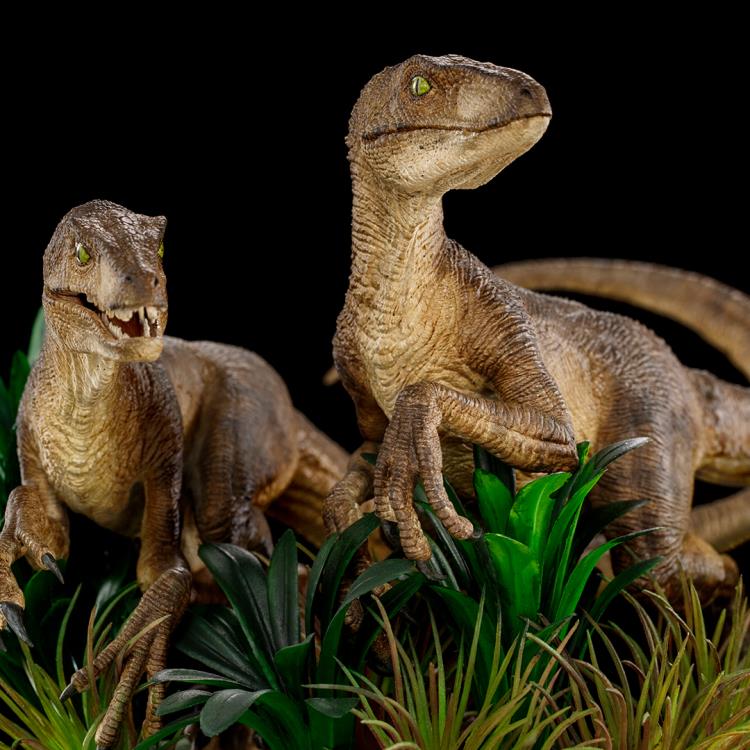 Jurassic Park Just The Two Raptors 1/10 Deluxe Art Scale Limited Edition Statue Gallery Image 9