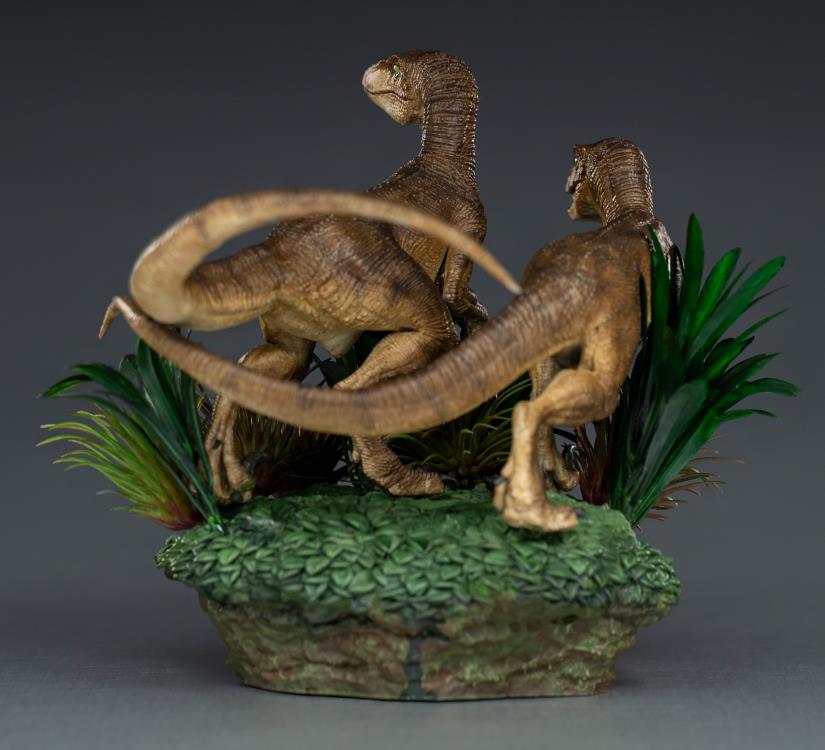 Jurassic Park Just The Two Raptors 1/10 Deluxe Art Scale Limited Edition Statue Gallery Image 6