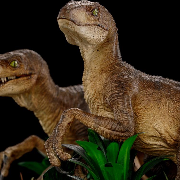 Jurassic Park Just The Two Raptors 1/10 Deluxe Art Scale Limited Edition Statue Gallery Image 10
