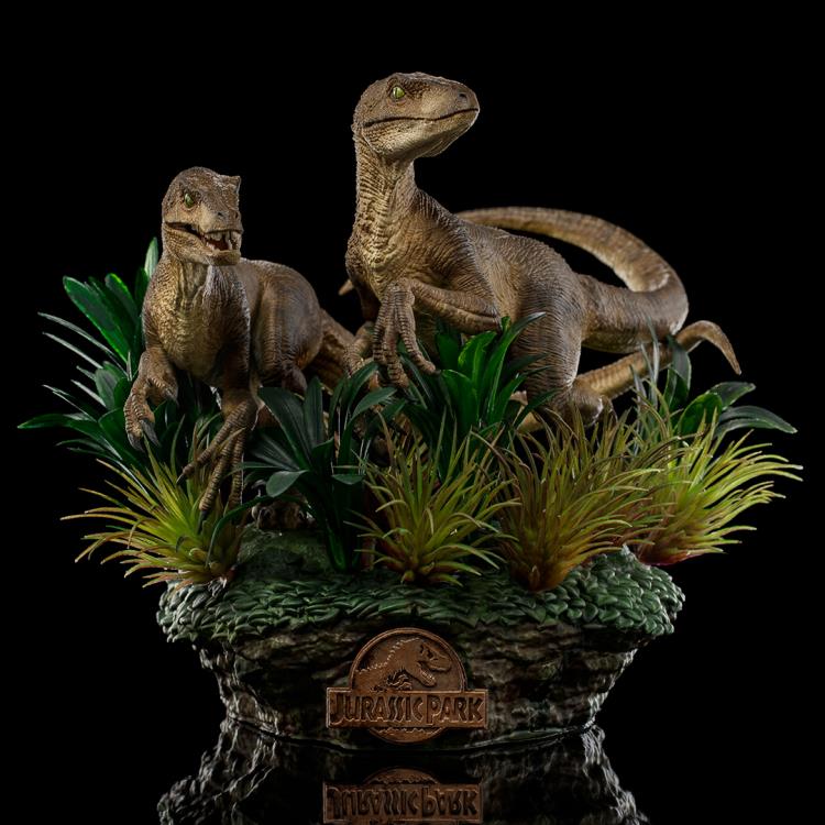 Jurassic Park Just The Two Raptors 1/10 Deluxe Art Scale Limited Edition Statue Gallery Image 12