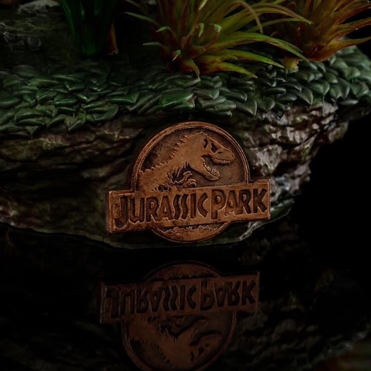 Jurassic Park Just The Two Raptors 1/10 Deluxe Art Scale Limited Edition Statue Gallery Image 11