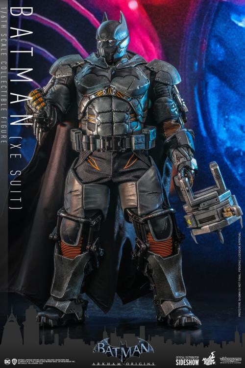 Batman: Arkham Origins VGM52 Batman (XE Suit) 1/6th Scale Collectible Figure Gallery Image 17