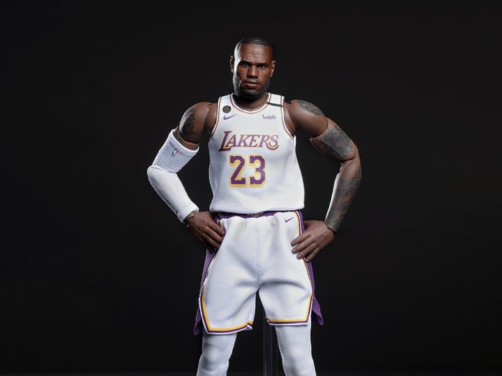 NBA Motion Masterpiece LeBron James (White Jersey) 1/9 Scale