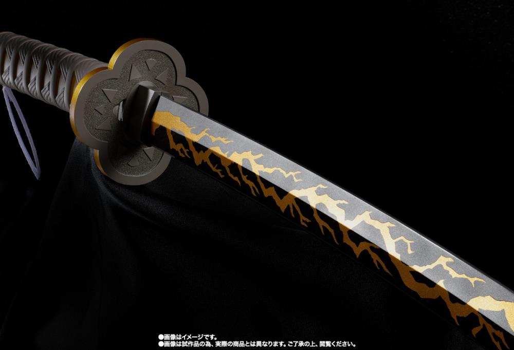 Demon Slayer: Kimetsu no Yaiba Proplica Zenitsu Agatsuma's Nichirin Sword Gallery Image 4