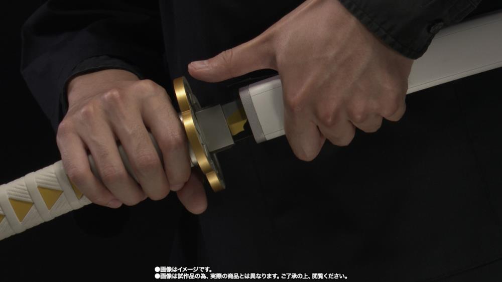 Demon Slayer: Kimetsu no Yaiba Proplica Zenitsu Agatsuma's Nichirin Sword Gallery Image 8