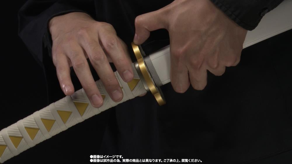 Demon Slayer: Kimetsu no Yaiba Proplica Zenitsu Agatsuma's Nichirin Sword Gallery Image 9
