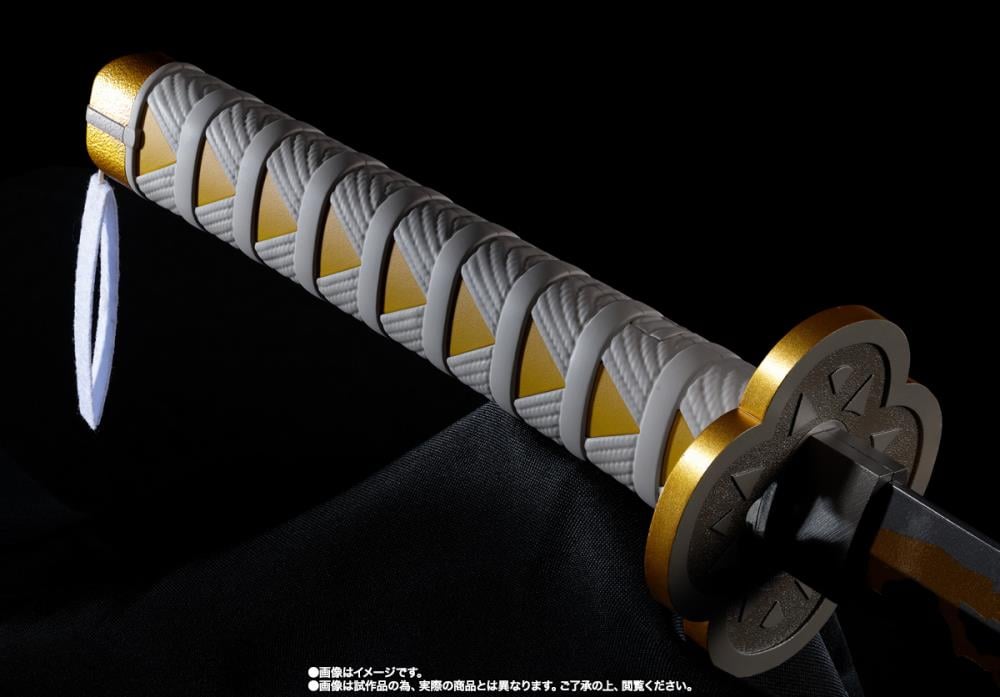 Demon Slayer: Kimetsu no Yaiba Proplica Zenitsu Agatsuma's Nichirin Sword Gallery Image 5