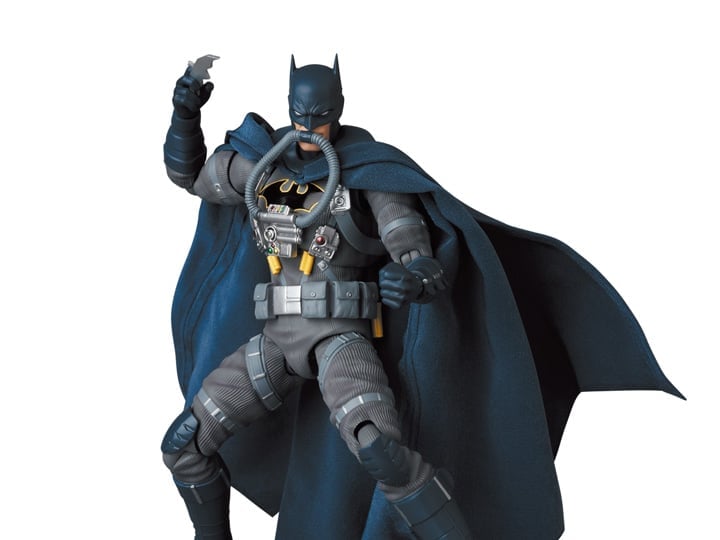 Batman: Hush MAFEX No.166 Batman (Stealth Jumper Ver.) Action Figure Gallery Image 1