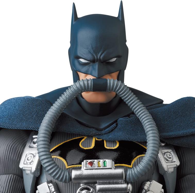 Batman: Hush MAFEX No.166 Batman (Stealth Jumper Ver.) Action Figure Gallery Image 11