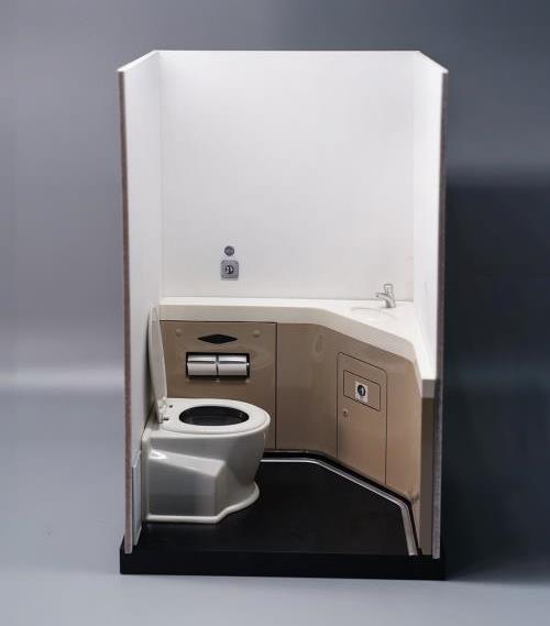 Motor Car Toilet 1/6 Scale Accessory Gallery Image 5