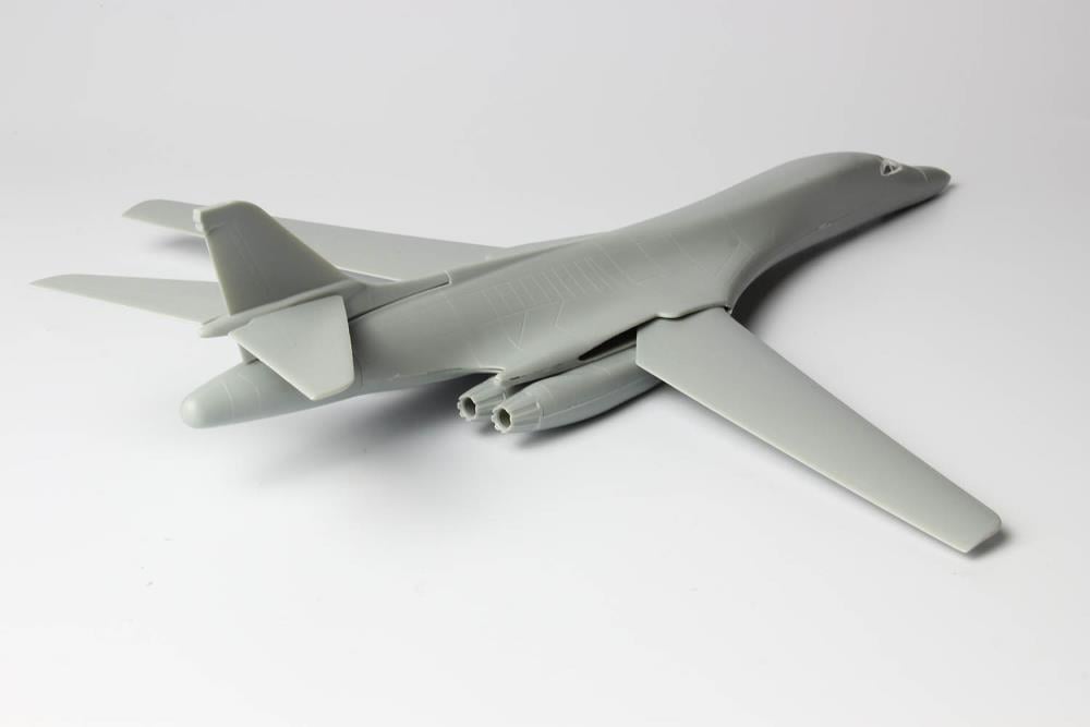 U.S. Air Force Bomber B-1B Lancer Andersen Air Base, Guam 1/144 Scale Model Kit Gallery Image 4