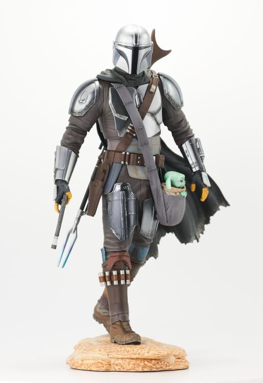 The Mandalorian Premier Collection The Mandalorian and Grogu 1/7 Scale Statue Gallery Image 3