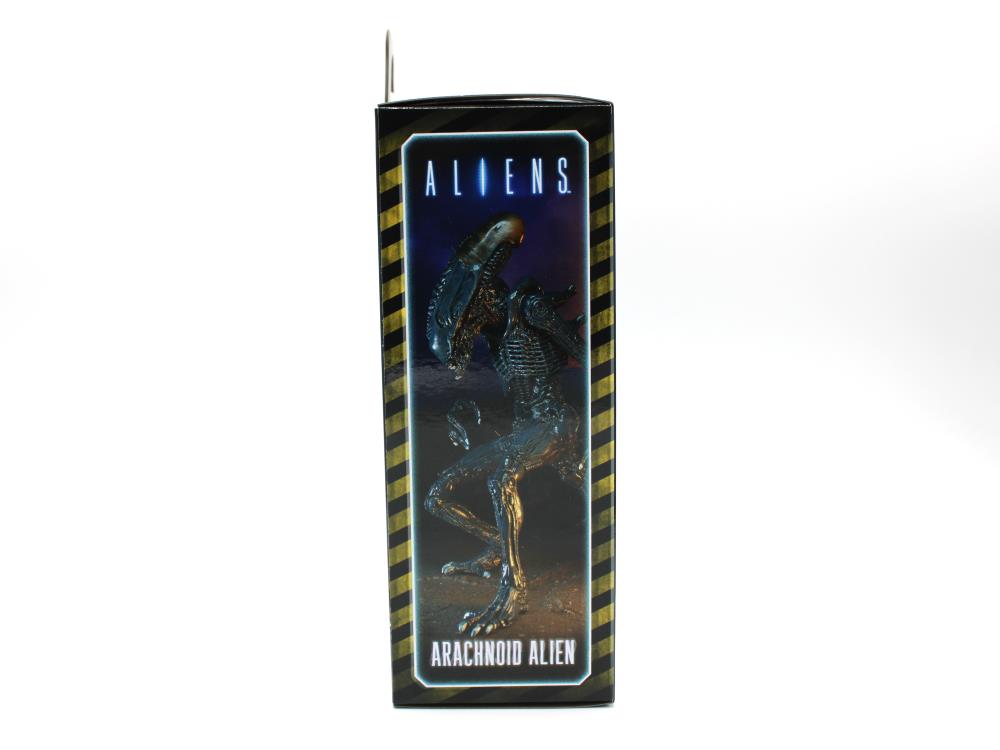 Alien vs. Predator Aliens Set of 3 Figures (Movie Deco) Gallery Image 35