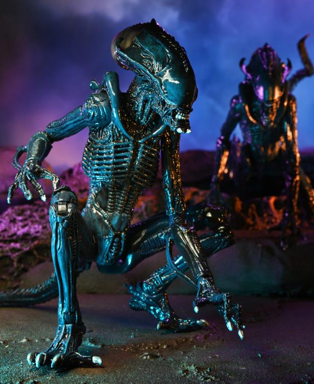 Alien vs. Predator Aliens Set of 3 Figures (Movie Deco) Gallery Image 20