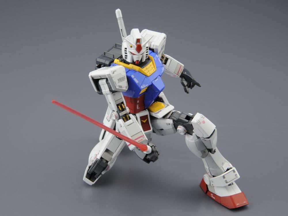 Mobile Suit Gundam MG RX-78-2 Gundam Ver. 3.0 1/100 Scale Model Kit (New Packaging) Gallery Image 4