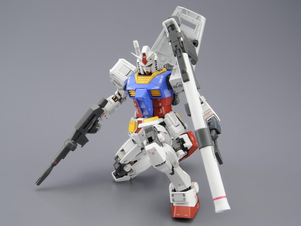 Mobile Suit Gundam MG RX-78-2 Gundam Ver. 3.0 1/100 Scale Model Kit (New Packaging) Gallery Image 5
