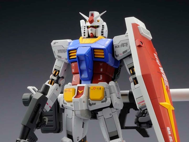 Mobile Suit Gundam MG RX-78-2 Gundam Ver. 3.0 1/100 Scale Model Kit (New Packaging) Gallery Image 1