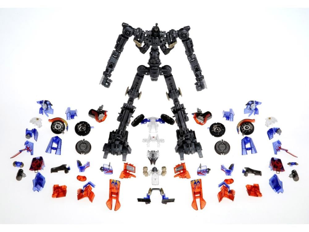 Transformers: Dark of the Moon DMK01 Optimus Prime Exclusive Dual Mode Model Kit With Blu-Ray Gallery Image 9