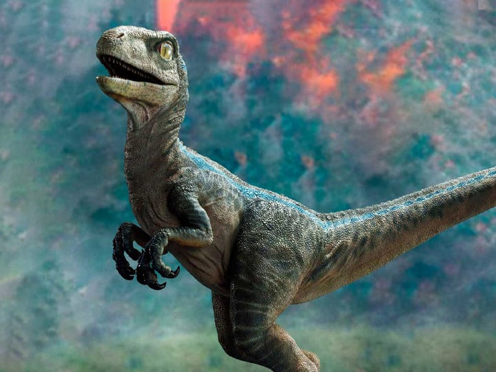 Jurassic World Fallen Kingdom Baby Blue 1/2 Scale Statue Gallery Image 1