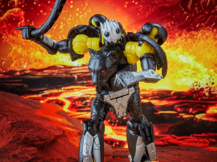 Transformers War for Cybertron: Kingdom Deluxe Shadow Panther Gallery Image 1
