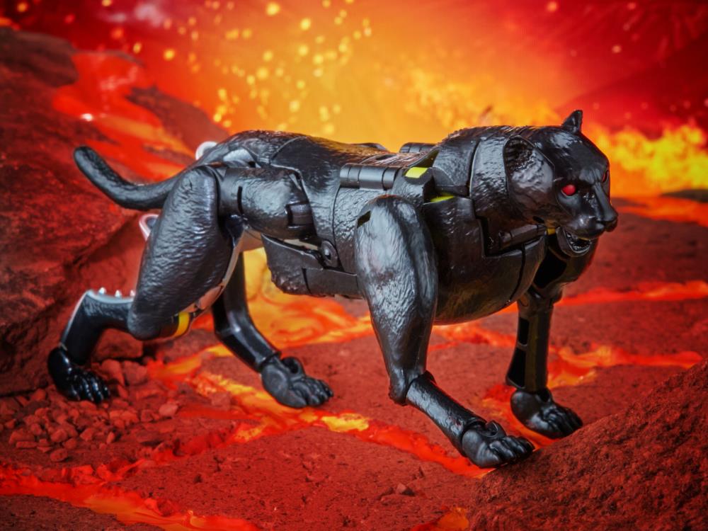 Transformers War for Cybertron: Kingdom Deluxe Shadow Panther Gallery Image 5