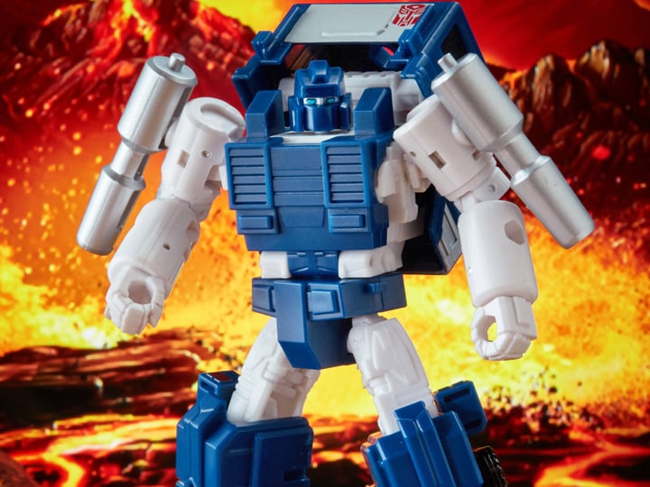 Transformers War for Cybertron: Kingdom Deluxe Pipes Gallery Image 1