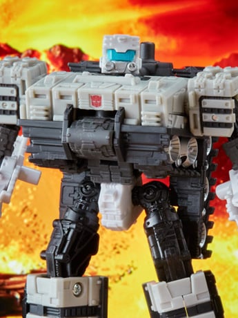Transformers War for Cybertron: Kingdom Deluxe Slammer Gallery Image 2