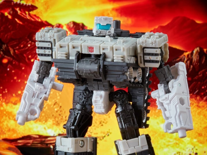 Transformers War for Cybertron: Kingdom Deluxe Slammer Gallery Image 1