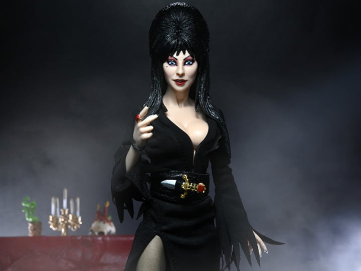 Elvira, Mistress of the Dark Clothed Figure Gallery Image 1