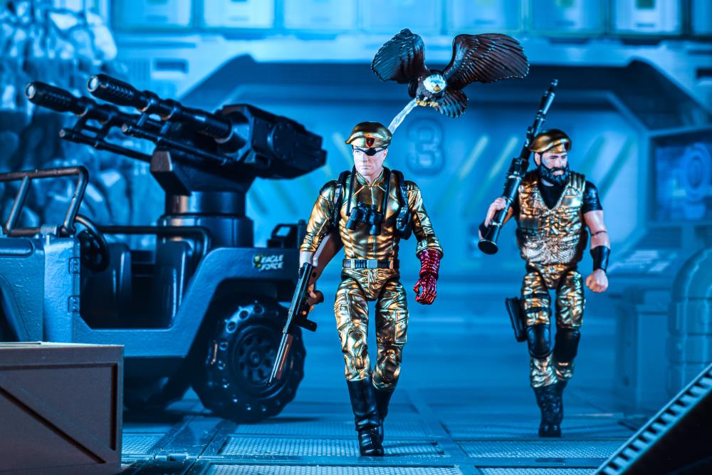 Eagle Force 4" Captain Eagle 40th Anniversary BBTS Exclusive Figure Gallery Image 3