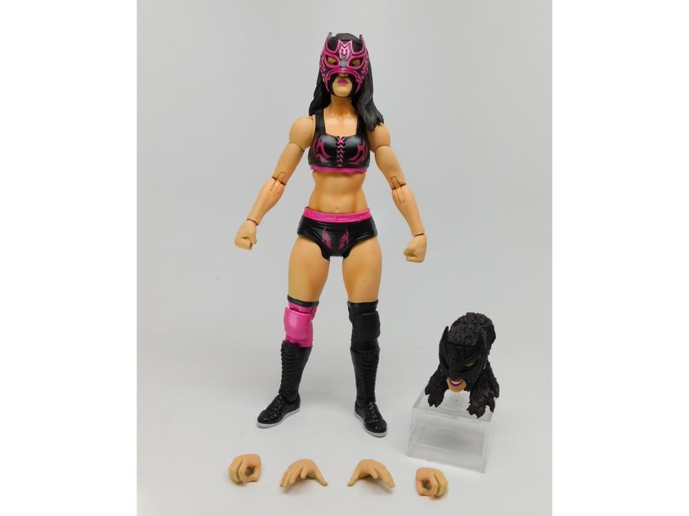 Legends of Lucha Libre Lady Maravilla Premium Collector Figure Gallery Image 3