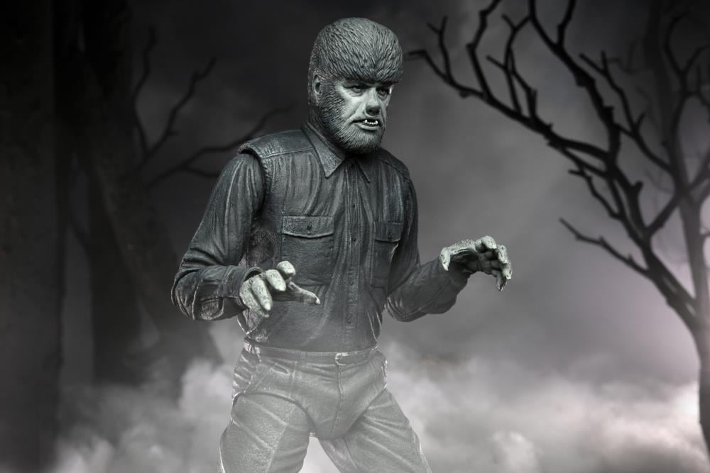 Universal Monsters Ultimate The Wolf Man (Black & White) Figure Gallery Image 8