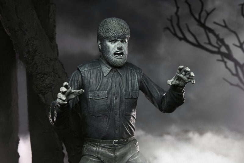 Universal Monsters Ultimate The Wolf Man (Black & White) Figure Gallery Image 11