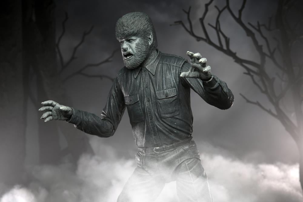 Universal Monsters Ultimate The Wolf Man (Black & White) Figure Gallery Image 10