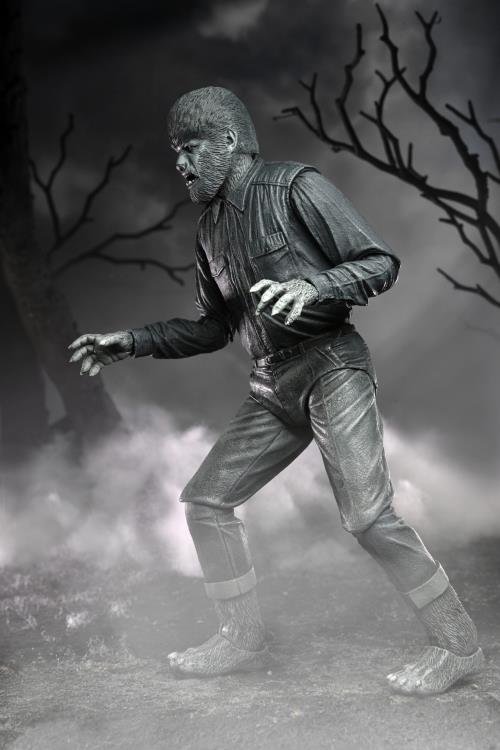 Universal Monsters Ultimate The Wolf Man (Black & White) Figure Gallery Image 5