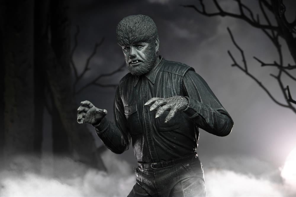 Universal Monsters Ultimate The Wolf Man (Black & White) Figure Gallery Image 9