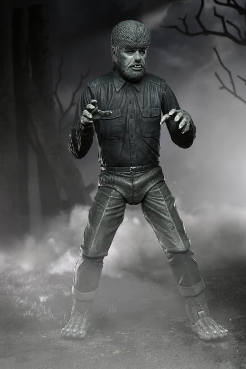 Universal Monsters Ultimate The Wolf Man (Black & White) Figure Gallery Image 4