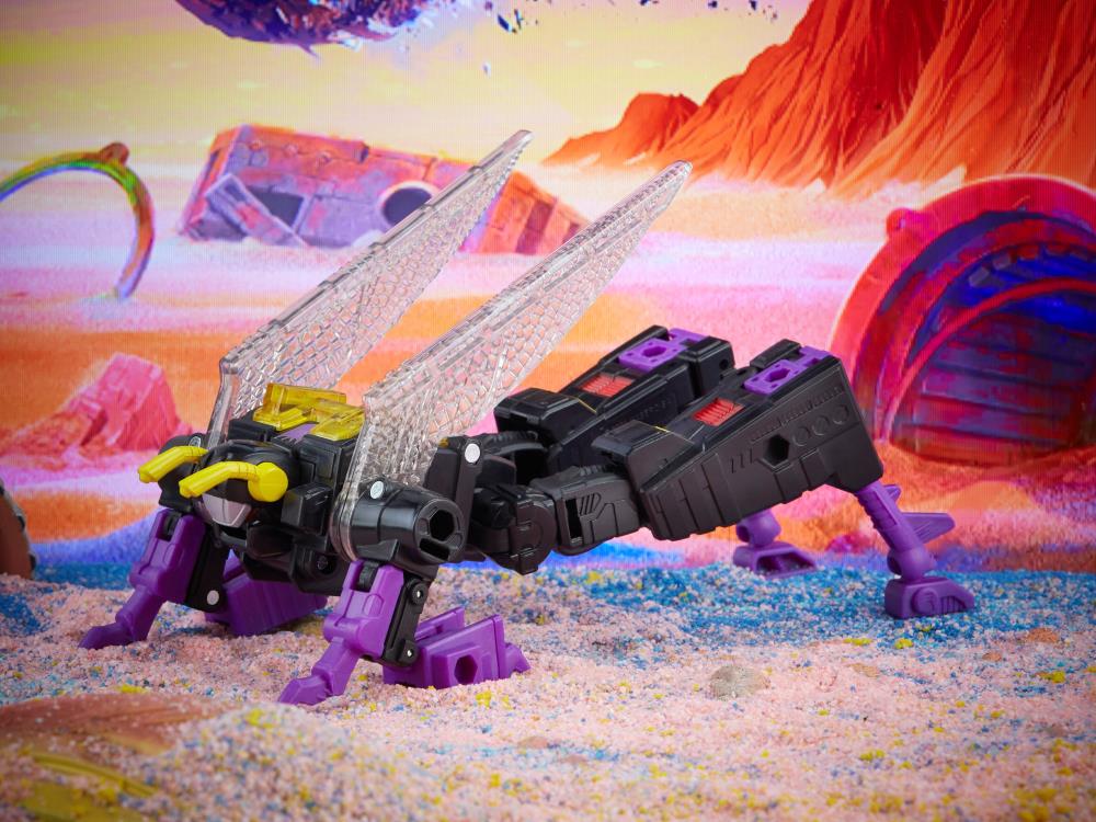 Transformers: Legacy Deluxe Kickback Gallery Image 7