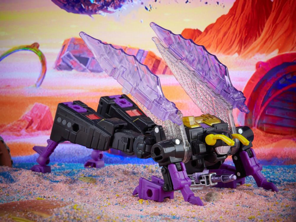 Transformers: Legacy Deluxe Kickback Gallery Image 8